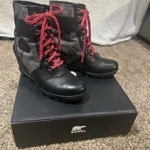 Sorel Lexi camo wedge boot